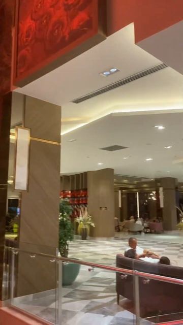 Delphin Be Grand: lobby смотреть онлайн