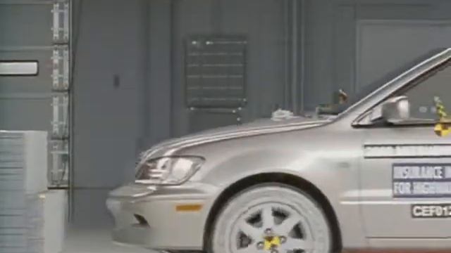 2002 Mitsubishi Lancer moderate overlap IIHS crash test смотреть онлайн