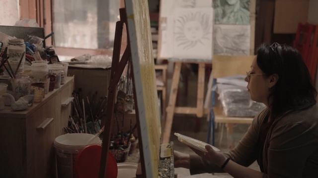 Художница в творческой мастерской Елена Баглай Николич смотреть онлайн
