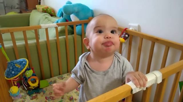 Смешные звуки от Лиама смотреть онлайн