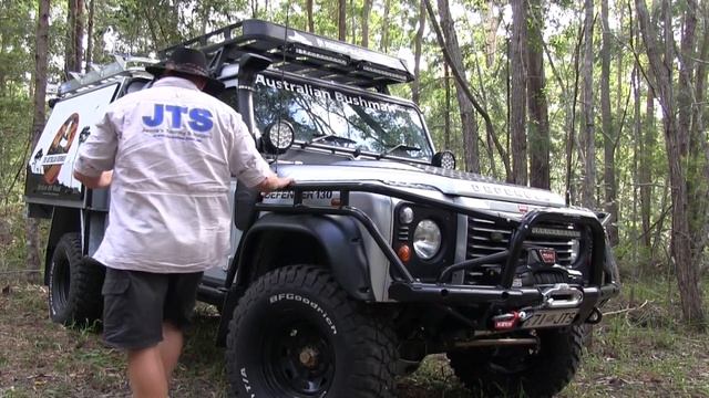 Landrover Defender Custom Bar Work: The Australian Bushman смотреть онлайн