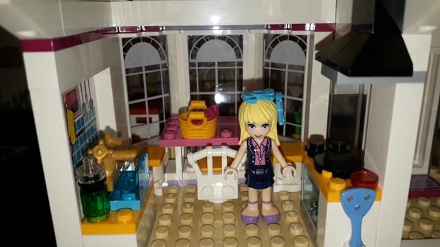 Lego Friends Стеффани печет пирожки