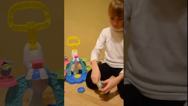 Фабрика мороженого.Мороженое из пластилина Play Doh.Вишневое мороженое .