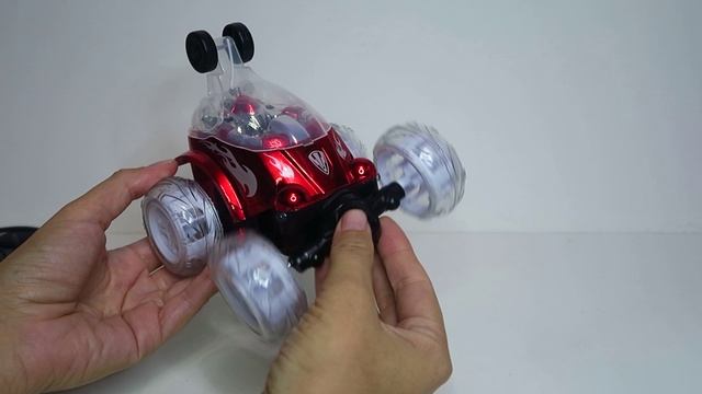 Трюковая машинка-перевертыш "3D super stunt", бренд Urumqi Oubaoloon смотреть онлайн