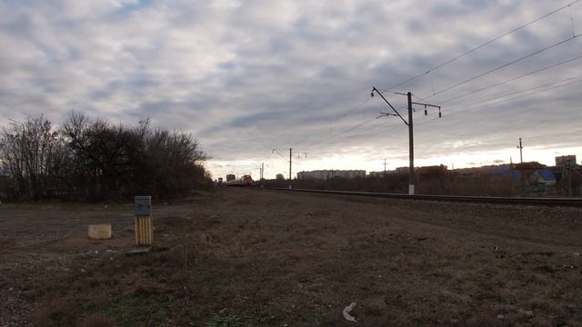 Электровоз ЭП1М-440 с поездом 134С Анапа — Томск смотреть онлайн