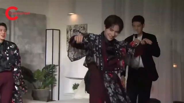 Ünlü K-Pop grubundan 'Erik Dalı' performansı! смотреть онлайн