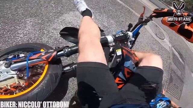 RIDER NEARLY CRUSHED HIS LEG - Crazy Motorcycle Moments [Ep.349] смотреть онлайн