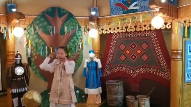 Петрова Аяна (оҕо искусство оскуолатын уһуйуллааччыта, сал. Т.Татаканова) смотреть онлайн