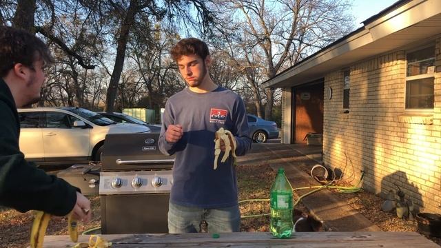 Sprite & Bananas Challenge (I THREW UP) смотреть онлайн