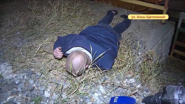 Мужчина выпрыгнул из окна, спасаясь от побоев собутыльников смотреть онлайн