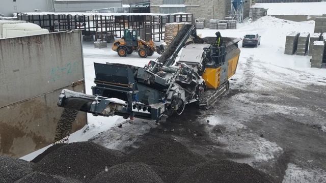 Rubble Master RM 100GO! crushing expanded clay blocks in Latvia. 0/10 mm смотреть онлайн