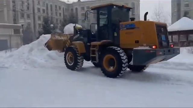 Свыше 44 тысяч кубометров снега вывезли из столицы за ночь смотреть онлайн