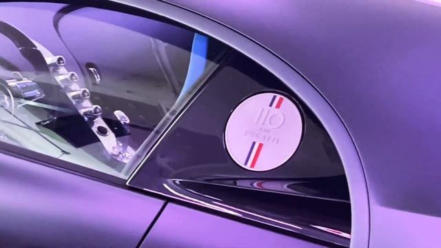 BUGATTI Chiron Sport "110 ans Bugatti" Walkaround 부가티 시론 스포츠 110주년 둘러보기 (at. 피치스 도원) смотреть онлайн