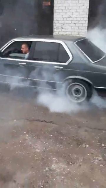 #BURNOUT#BMW#E23#бернаут#бмв#7#е23#