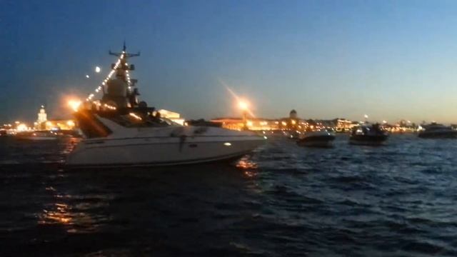 We go and watch the salute in honor of the Russian navy day. Едем и смотрим салют в честь дня ВМФ Р смотреть онлайн