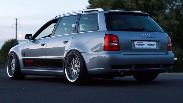 Audi RS4 with custom made exhaust смотреть онлайн