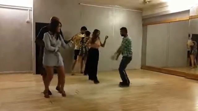 Prithvi and Ree with Tappu and Gang at Just Dance, Salsa Bachata kizomba bollywood and more смотреть онлайн