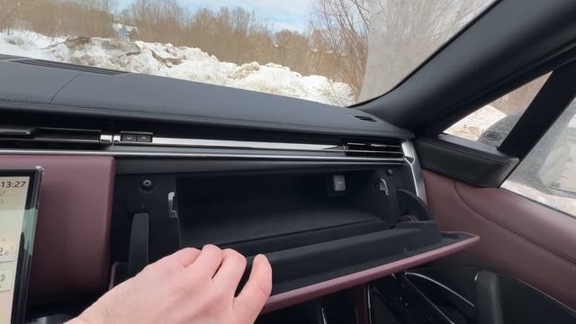 Новый Range Rover 2024г, 3.0i - 400лс, цена 25.000.000 рублей.