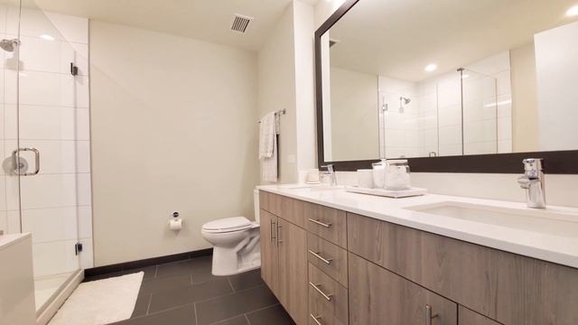 A 2-bedroom, 2-bath with a balcony at Streeterville's new 465 North Park смотреть онлайн