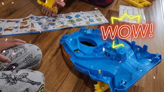 HOT WHEELS MONSTER TRUCKS WRECKIN RACEWAY REVIEW & AWESOME PLAY FROM RAIDEN смотреть онлайн