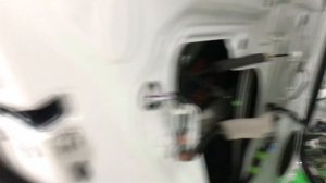 Toyota RAV4. Процедура, направленная на снижение степени проникновения в салон посторонних звуков.