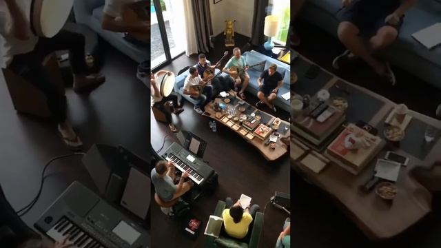 Γιώργος Μαζωνάκης - Ώρες μικρές πρόβα στο σπίτι смотреть онлайн