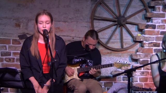 Варвара Власова и Софья Тараканова - Нюркина песня (Янка)