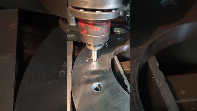 MrAnatol Rascu Как нарезать резьбу метчиком на сверлильном станке смотреть онлайн