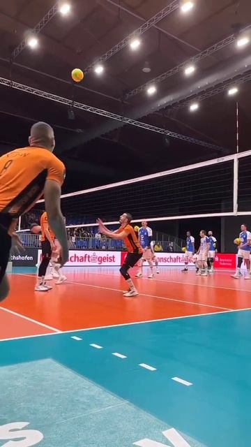 DAHSYAT !! Warming up | Bower jump shoot #shorts #volleyball смотреть онлайн
