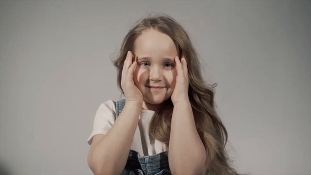 Нежность как Злата занимается в Модельном агентстве Madison Видео Визитка Модель | Златуня смотреть онлайн