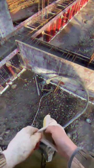 Заливка бетона, это просто под класный бит от Eminem🤘😁#строительство #стройка #бетон #строимдом смотреть онлайн