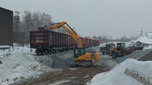 Впервые узнал как выгружают щебень из вагонов.