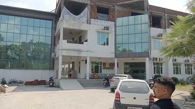 Vlog Projector With Smart Board Vs Intractive Flat Panel II Benchmark I Installed in Punjab School смотреть онлайн