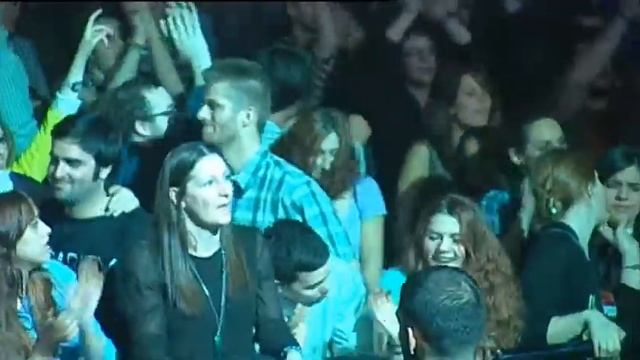 THE WHIP - SECRET WEAPON (ALEX METRIC REMIX) LIVE - MADRID ARENA 20.04.2012 смотреть онлайн