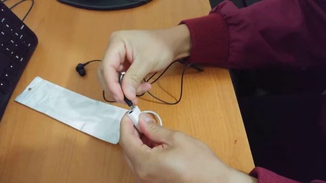 Gocomma 3.5MM Audio Splitter Connector 1 to 2 Adapter for Earphones / Headphones смотреть онлайн