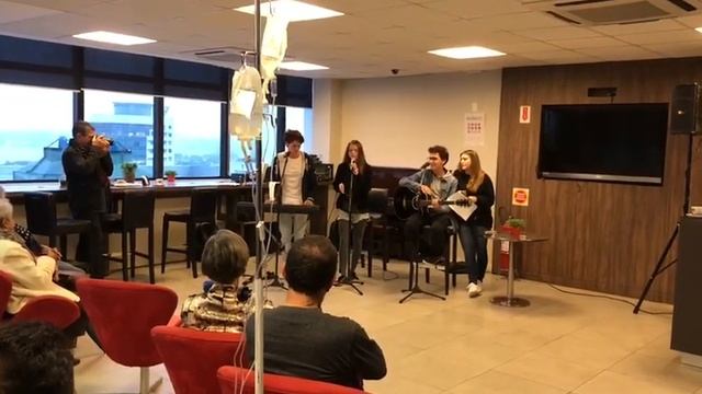 Lari Locatelli + Vitor D’Avila & Friends смотреть онлайн