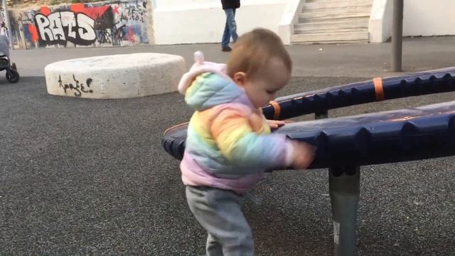 TEACHING 1 YEAR OLD BABY TO WALK | Учим Ребёнка Ходить смотреть онлайн