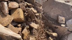 Строительство, дробление щебёнки