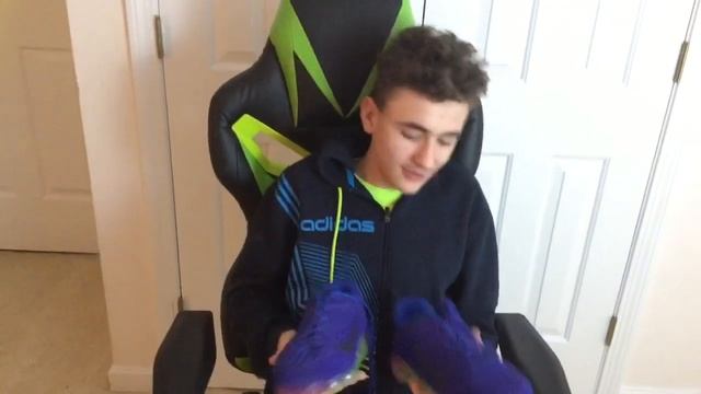 The most hyped sneakers Kyrie 4 vs Nike BeTrue смотреть онлайн