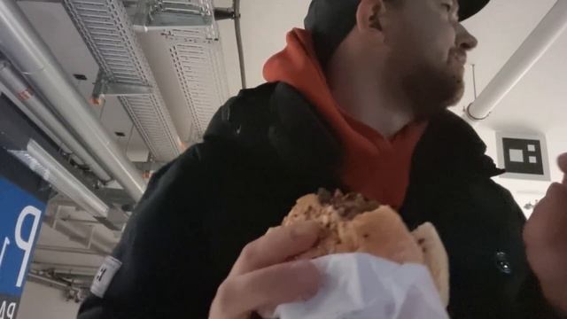 München/Hans Kebab: Der Teuerste Döner Deutschland Wir Probieren den 35 € Luxusdöner смотреть онлайн