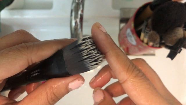 HOW TO EASILY CLEAN MAKE UP BRUSHES? смотреть онлайн