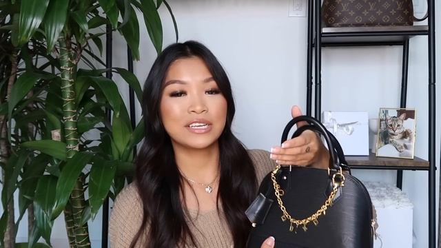 LOUIS VUITTON ALMA BB REVIEW & WHAT'S IN MY BAG?! | XOJENNYDEY смотреть онлайн