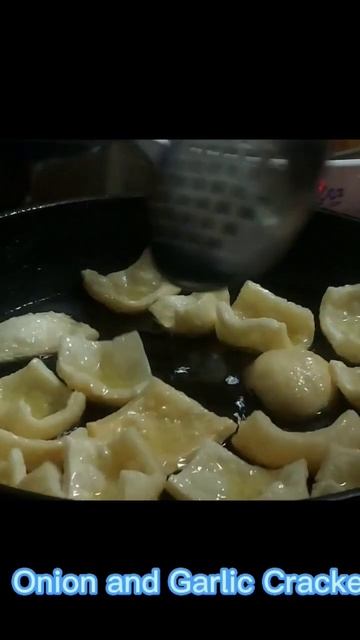 Onion and Garlic Cracker смотреть онлайн