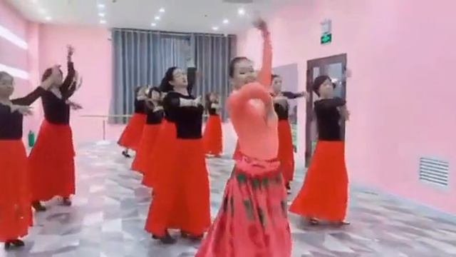 Beautiful Uyghur Dance گۈزەل ئۇيغۇر ئۇسۇلى Usul Muallim Mahira ئۇسۇل مۇئەللىم ماھىرە смотреть онлайн