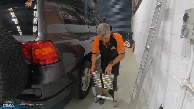 Fitting AluCab Tent and Awning to LandCruiser 200 Sahara смотреть онлайн