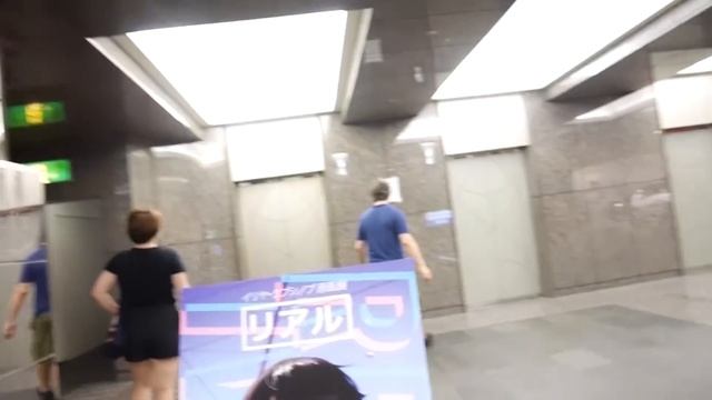 Let's go to ILYA KUVSHINOV's exhibition in TOKYO (Eng subs) | Yuriko Tiger смотреть онлайн