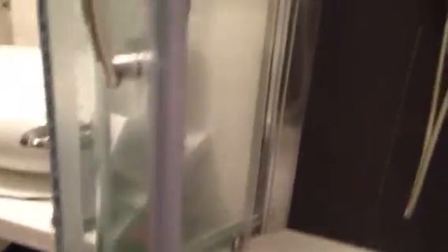 Tigo's Bathroom смотреть онлайн