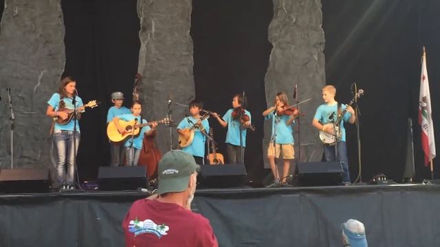 Aidan with Kids on Bluegrass смотреть онлайн