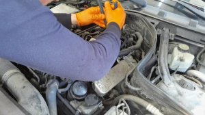 Mercedes-Benz C Class W204 Complete Oil Change!