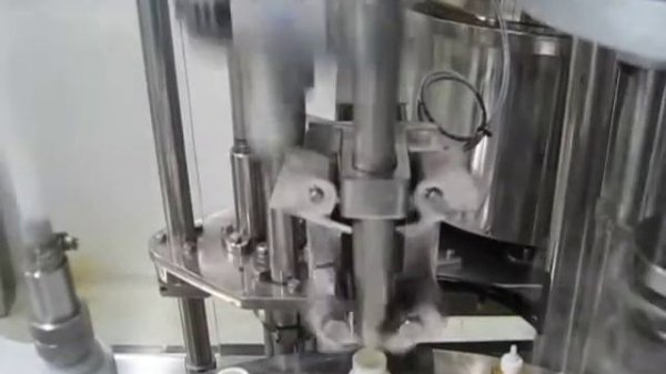 Filling and capping machine небольшая доза разливочная машина